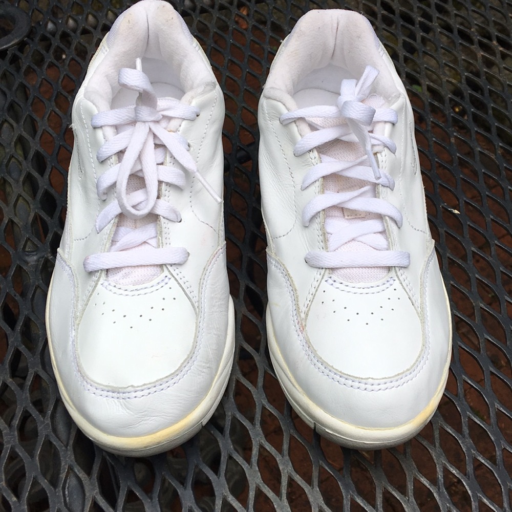 Nike white sneakers 7.5